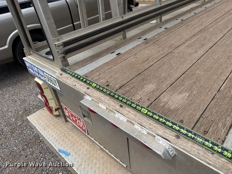 image for item ET6101 2005 Chevrolet W35042 flatbed truck