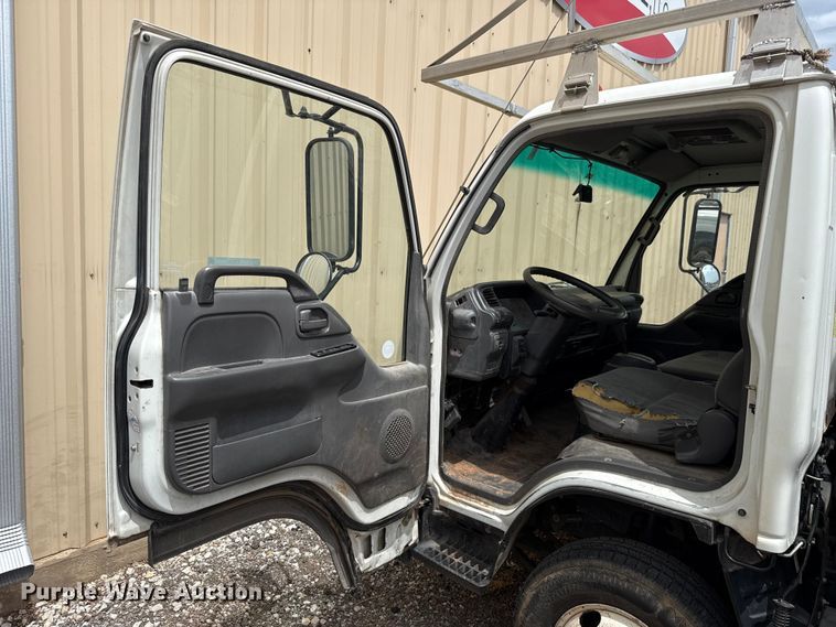 image for item ET6101 2005 Chevrolet W35042 flatbed truck