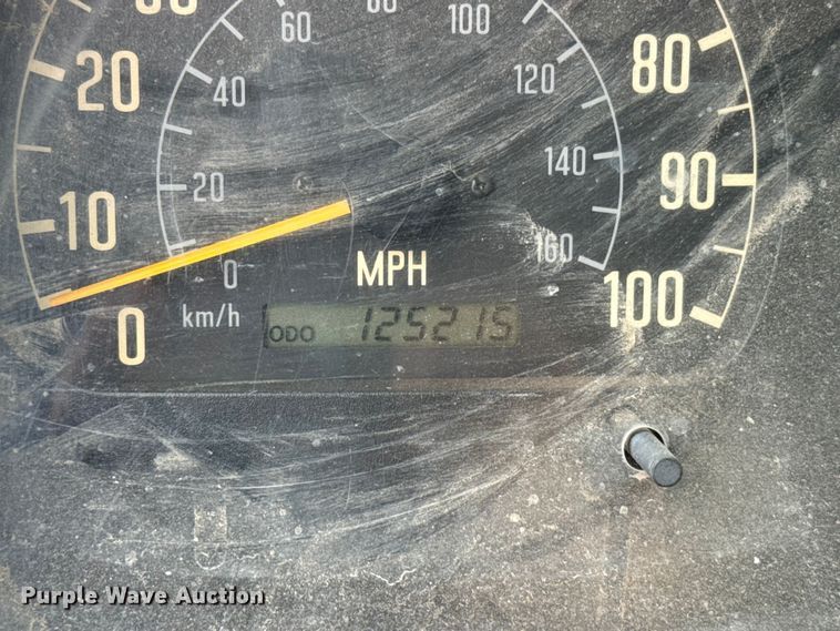 image for item ET6101 2005 Chevrolet W35042 flatbed truck