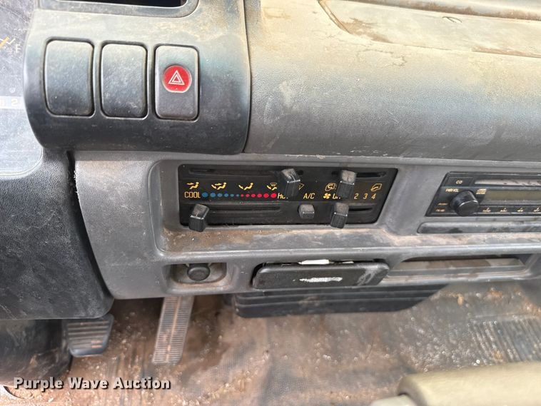 image for item ET6101 2005 Chevrolet W35042 flatbed truck