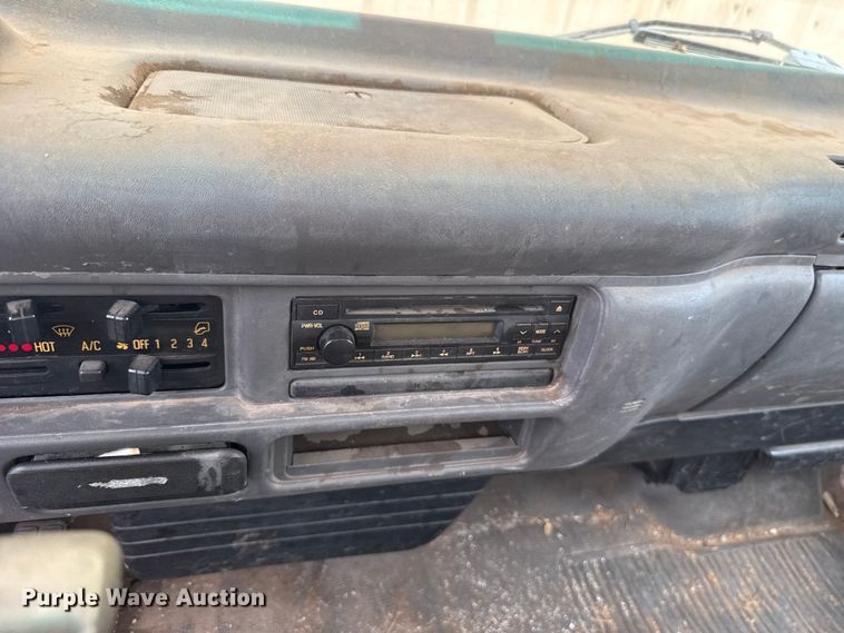 image for item ET6101 2005 Chevrolet W35042 flatbed truck