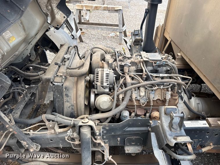 image for item ET6101 2005 Chevrolet W35042 flatbed truck