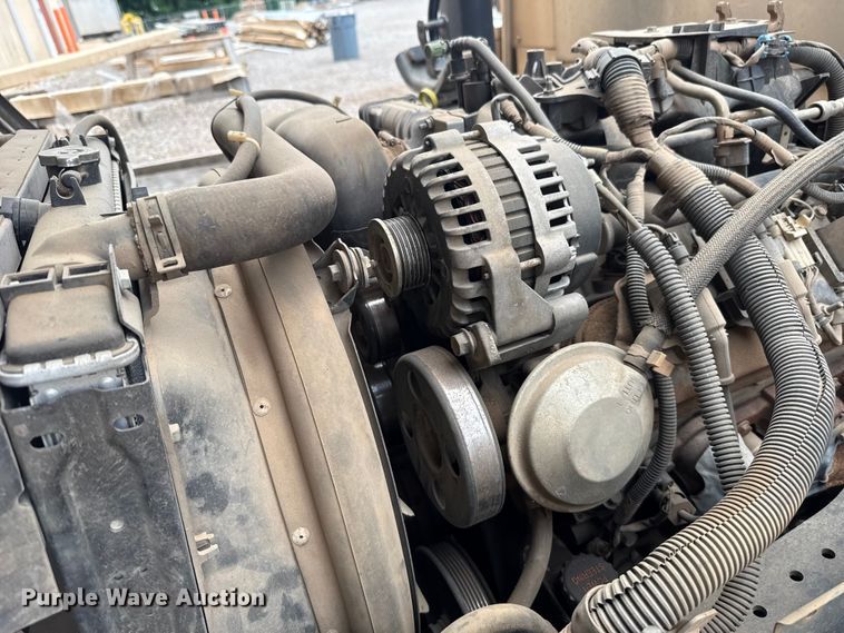 image for item ET6101 2005 Chevrolet W35042 flatbed truck