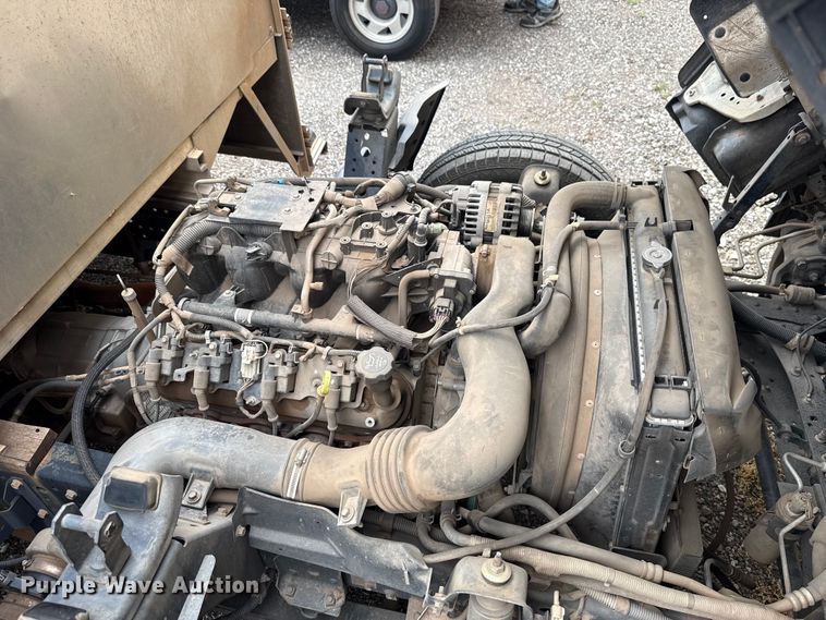 image for item ET6101 2005 Chevrolet W35042 flatbed truck