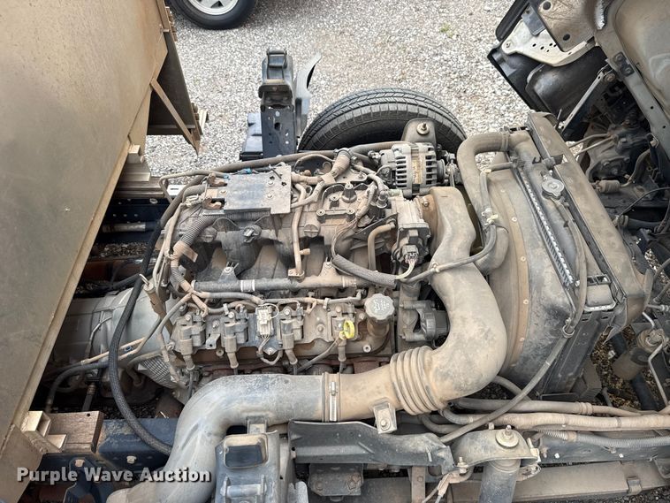 image for item ET6101 2005 Chevrolet W35042 flatbed truck