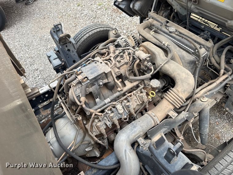 image for item ET6101 2005 Chevrolet W35042 flatbed truck