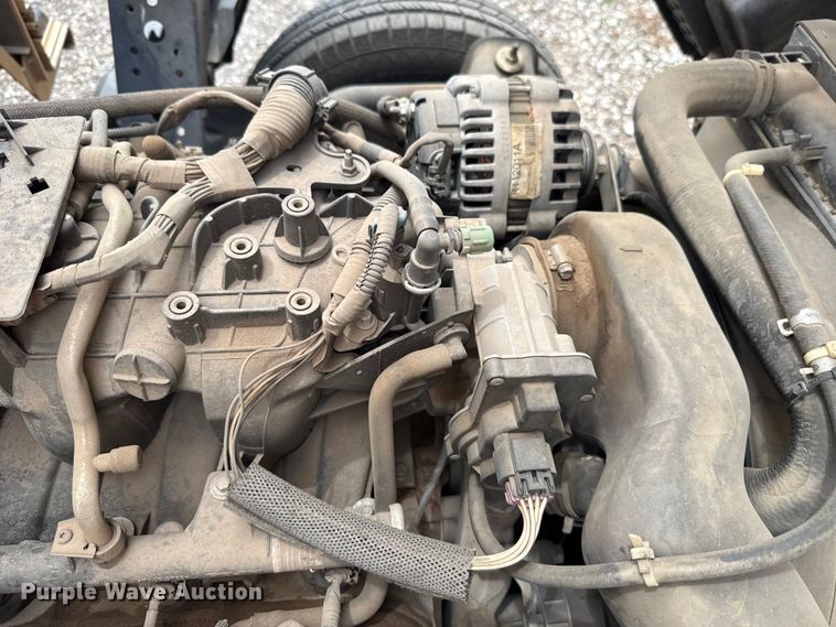 image for item ET6101 2005 Chevrolet W35042 flatbed truck