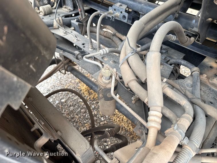 image for item ET6101 2005 Chevrolet W35042 flatbed truck