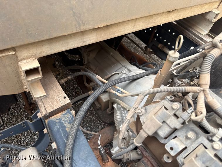 image for item ET6101 2005 Chevrolet W35042 flatbed truck