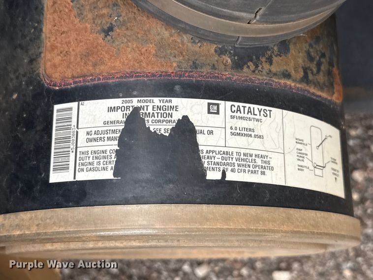 image for item ET6101 2005 Chevrolet W35042 flatbed truck
