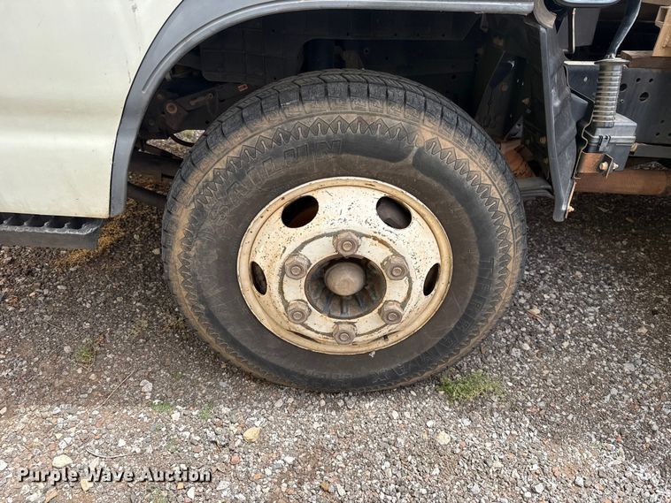 image for item ET6101 2005 Chevrolet W35042 flatbed truck