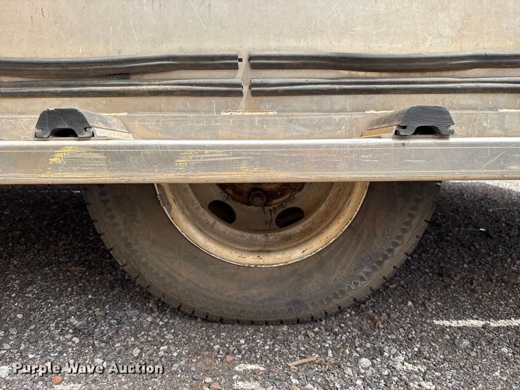image for item ET6101 2005 Chevrolet W35042 flatbed truck