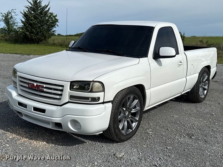 image for item ET6104 2004 GMC Sierra 1500 pickup truck