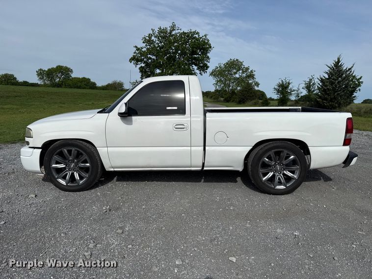 image for item ET6104 2004 GMC Sierra 1500 pickup truck