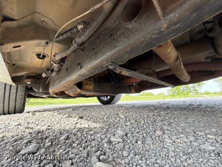 image for item ET6104 2004 GMC Sierra 1500 pickup truck