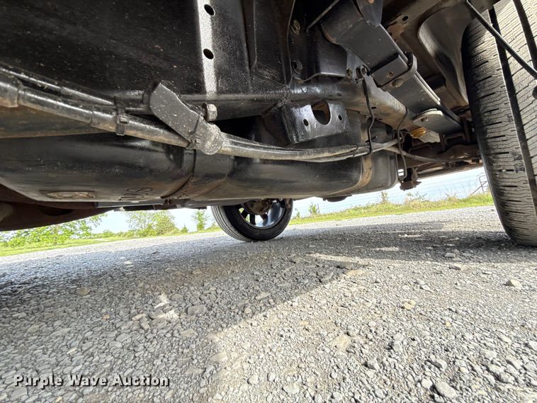 image for item ET6104 2004 GMC Sierra 1500 pickup truck
