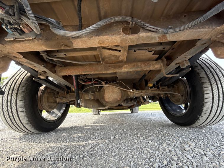 image for item ET6104 2004 GMC Sierra 1500 pickup truck
