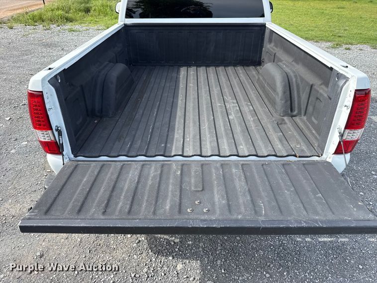 image for item ET6104 2004 GMC Sierra 1500 pickup truck