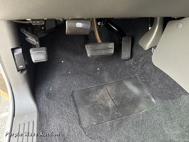 image for item ET6104 2004 GMC Sierra 1500 pickup truck