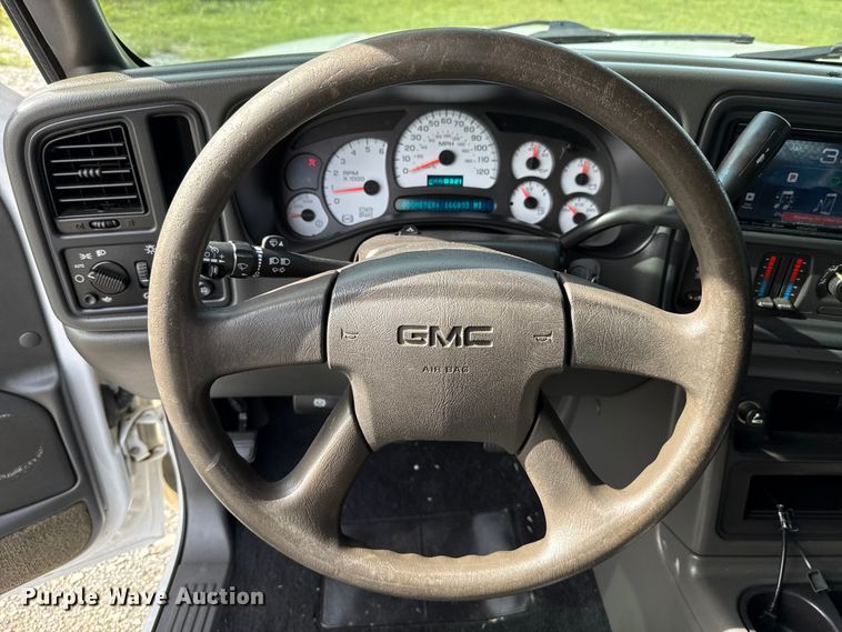 image for item ET6104 2004 GMC Sierra 1500 pickup truck