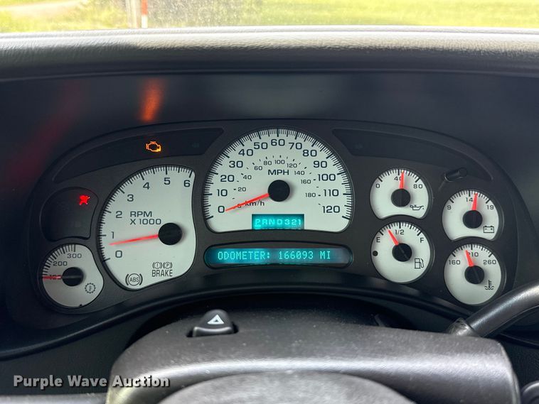 image for item ET6104 2004 GMC Sierra 1500 pickup truck