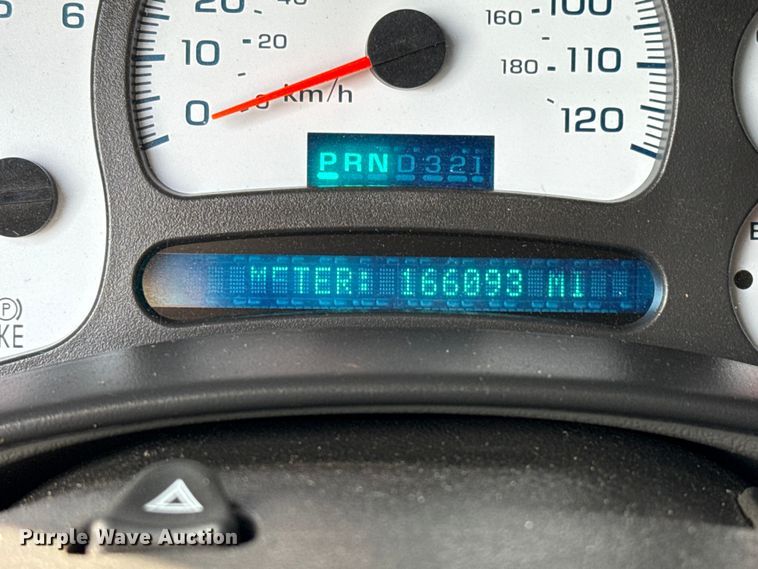 image for item ET6104 2004 GMC Sierra 1500 pickup truck