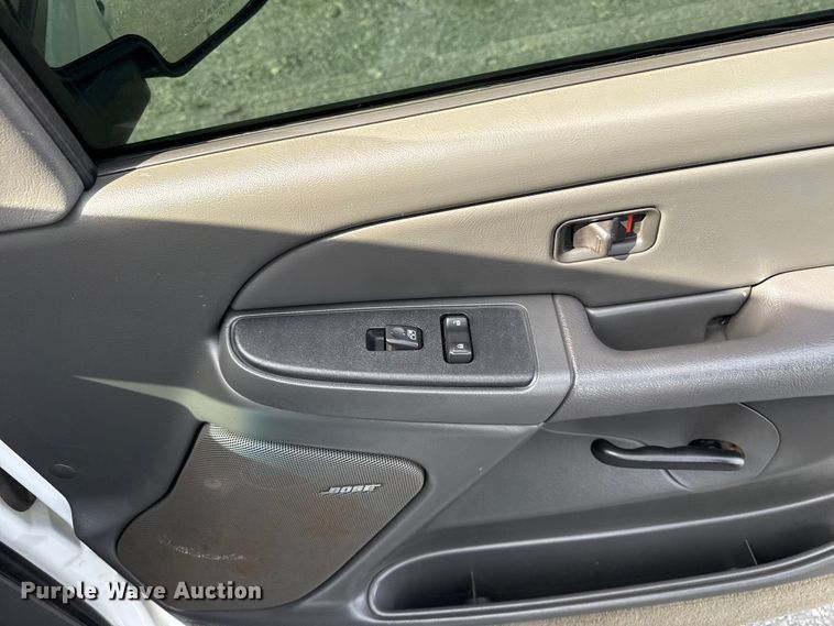 image for item ET6104 2004 GMC Sierra 1500 pickup truck