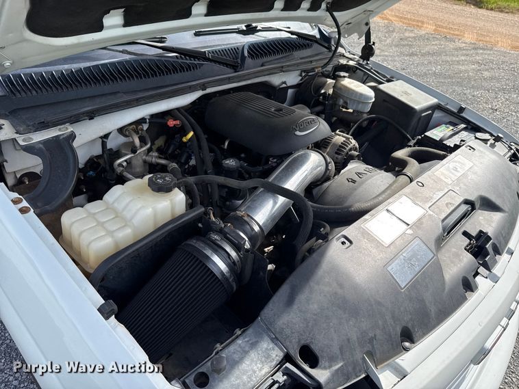 image for item ET6104 2004 GMC Sierra 1500 pickup truck