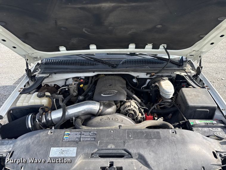 image for item ET6104 2004 GMC Sierra 1500 pickup truck