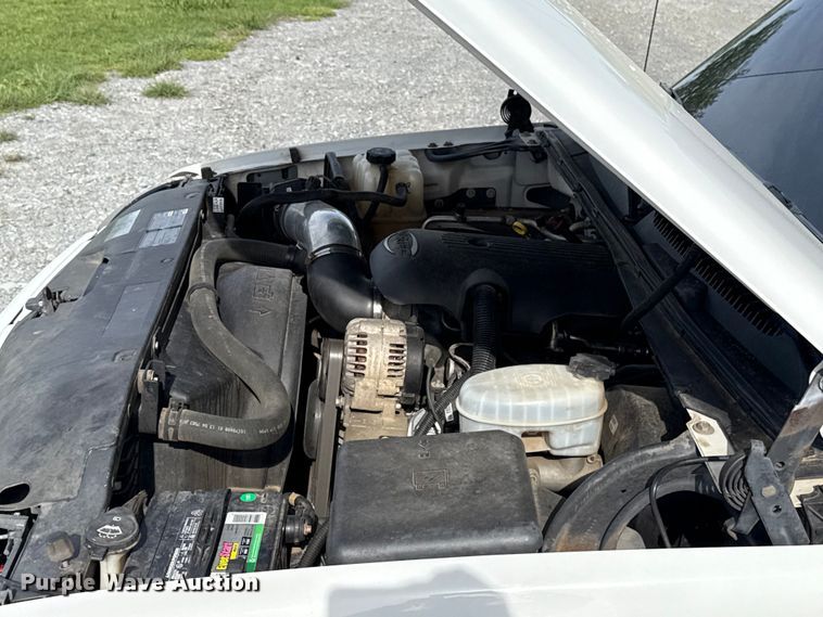 image for item ET6104 2004 GMC Sierra 1500 pickup truck