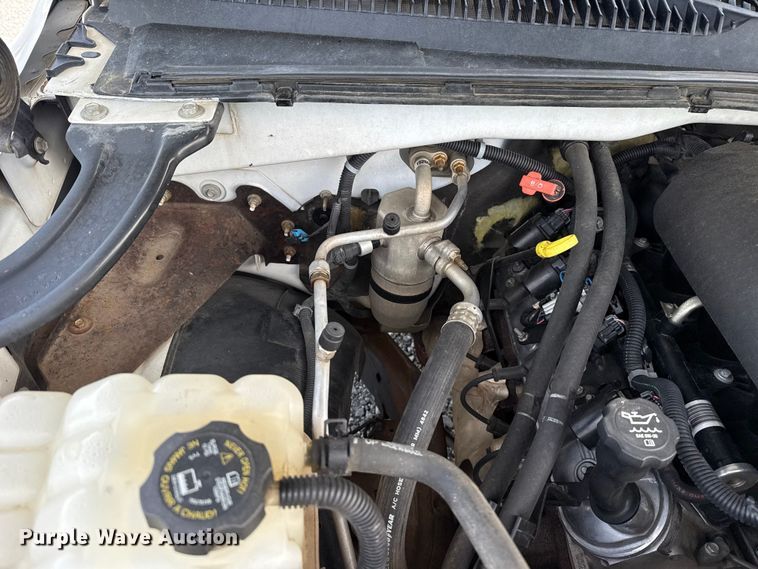 image for item ET6104 2004 GMC Sierra 1500 pickup truck