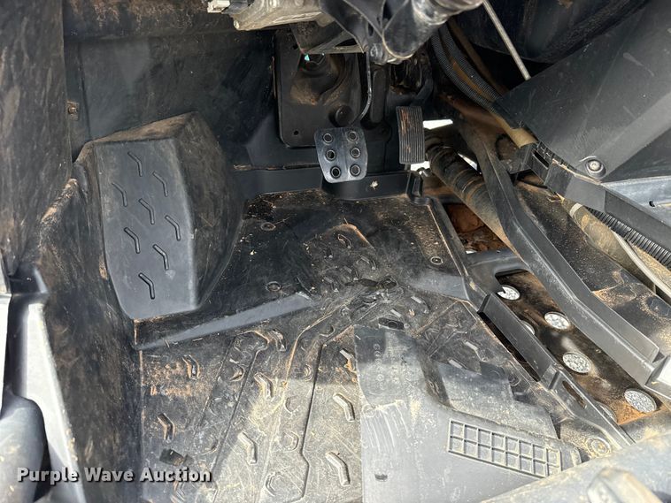 image for item ET6105 2023 Can-Am Maverick X3 DX Max utility vehicle
