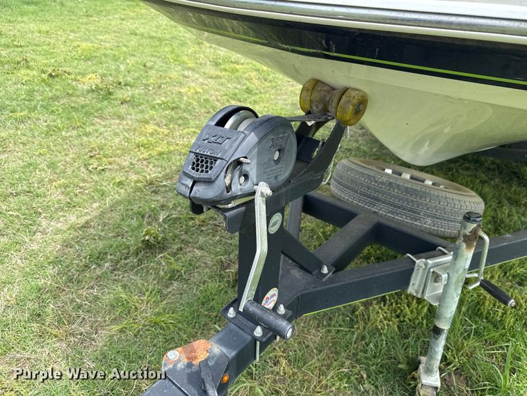 image for item ET6108 2019 Tahoe 1950 boat