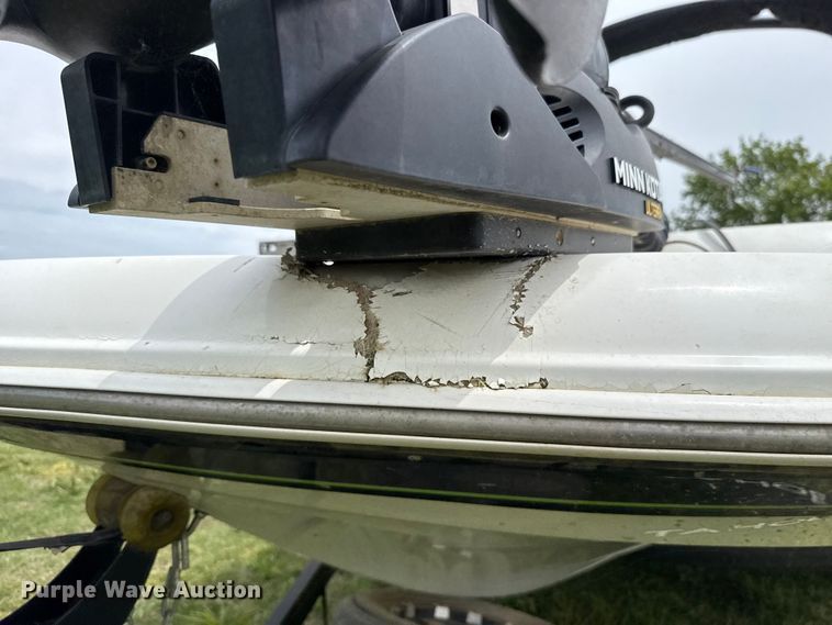 image for item ET6108 2019 Tahoe 1950 boat
