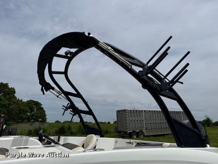 image for item ET6108 2019 Tahoe 1950 boat