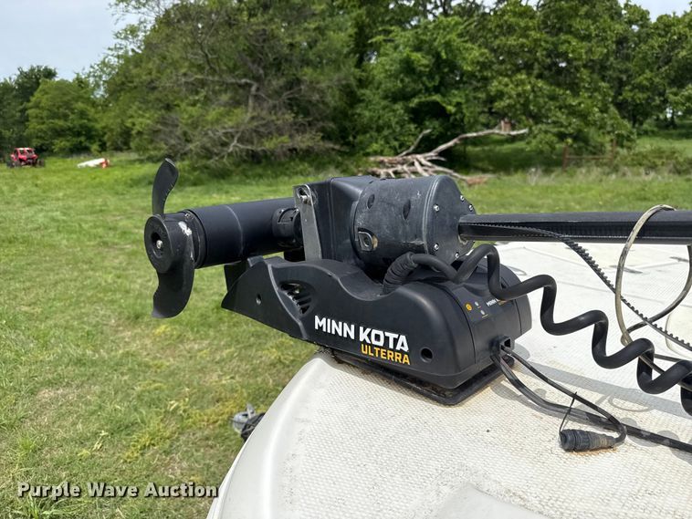image for item ET6108 2019 Tahoe 1950 boat