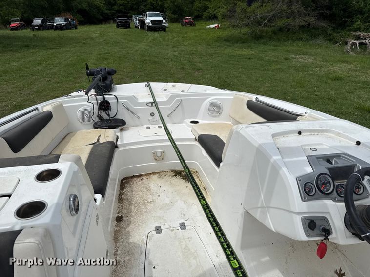 image for item ET6108 2019 Tahoe 1950 boat