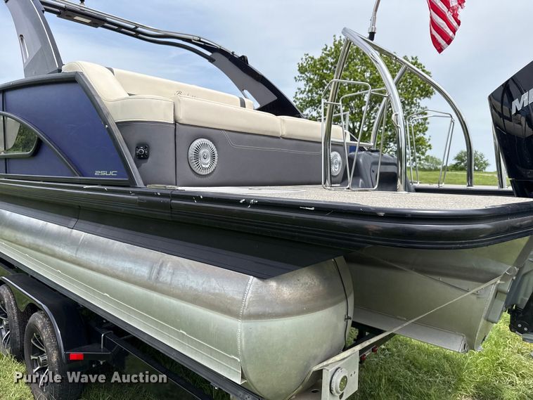 image for item ET6109 2025 Barletta L25UC pontoon boat