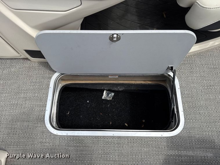 image for item ET6109 2025 Barletta L25UC pontoon boat