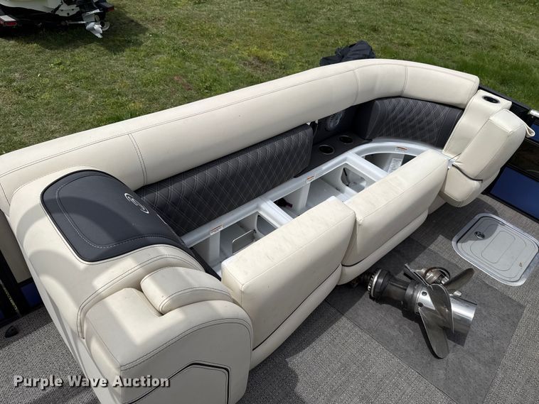image for item ET6109 2025 Barletta L25UC pontoon boat