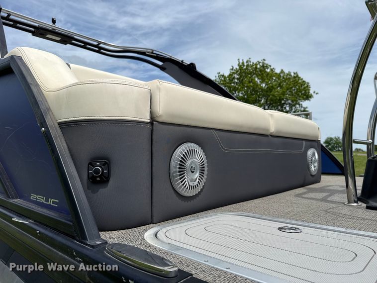 image for item ET6109 2025 Barletta L25UC pontoon boat