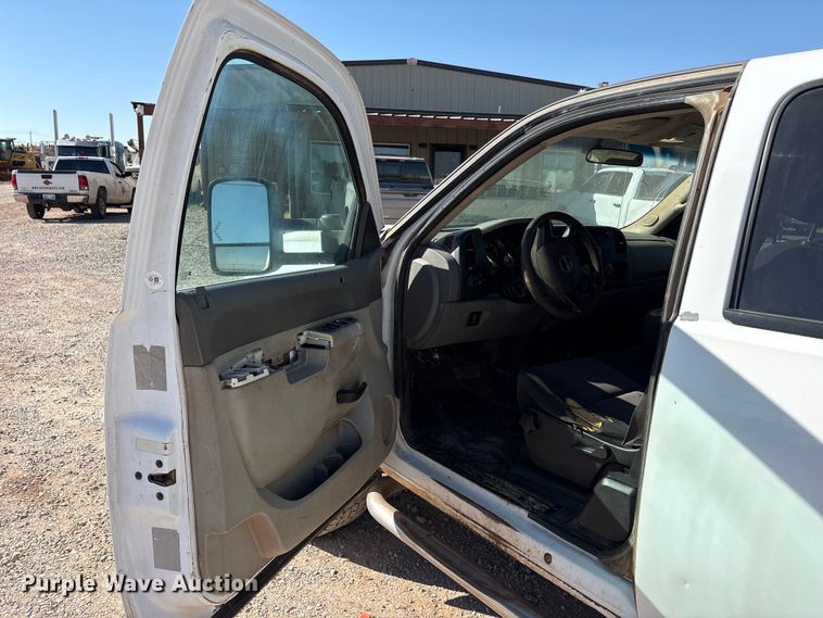 image for item EU0443 2012 GMC Sierra 3500HD Ext. Cab pickup truck