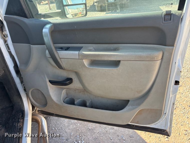 image for item EU0443 2012 GMC Sierra 3500HD Ext. Cab pickup truck