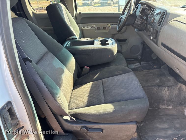 image for item EU0443 2012 GMC Sierra 3500HD Ext. Cab pickup truck