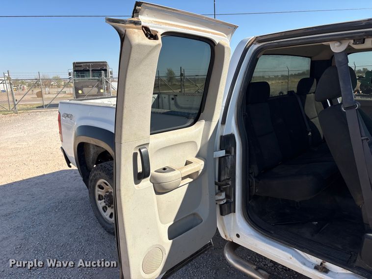 image for item EU0443 2012 GMC Sierra 3500HD Ext. Cab pickup truck