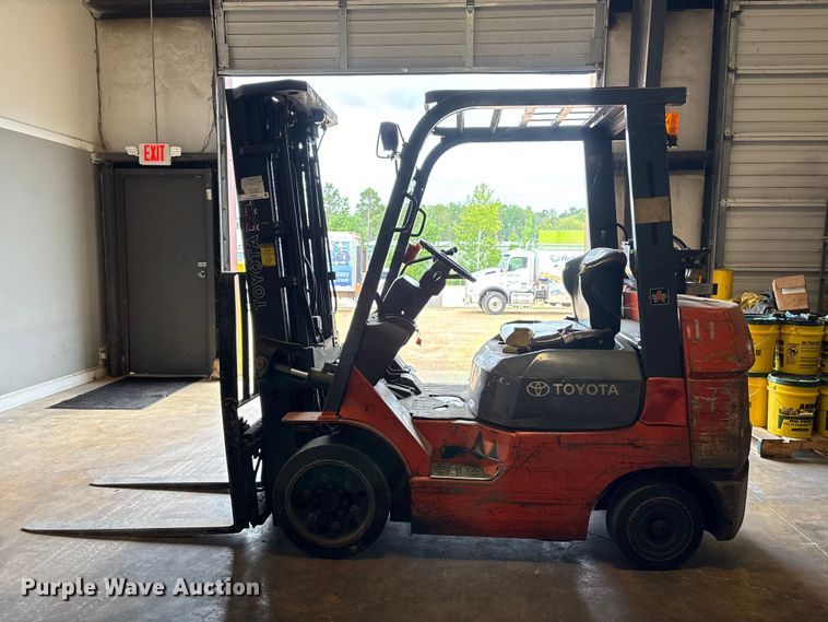 image for item EU0564 Toyota 7FGCU25 forklift