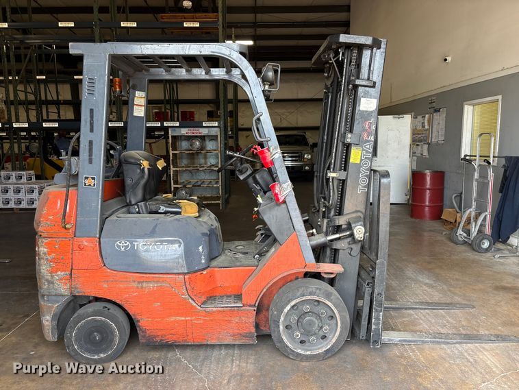 image for item EU0564 Toyota 7FGCU25 forklift