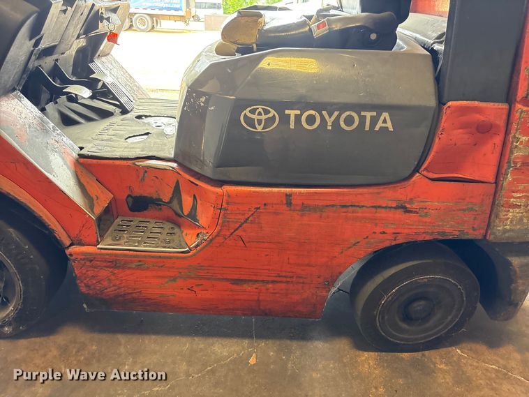 image for item EU0564 Toyota 7FGCU25 forklift
