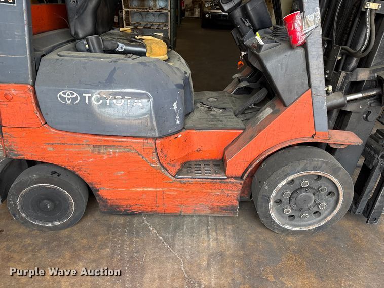 image for item EU0564 Toyota 7FGCU25 forklift