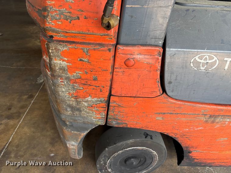 image for item EU0564 Toyota 7FGCU25 forklift